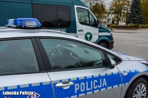 radiowóz policyjny i samochód Inspekcji Transportu Drogowego