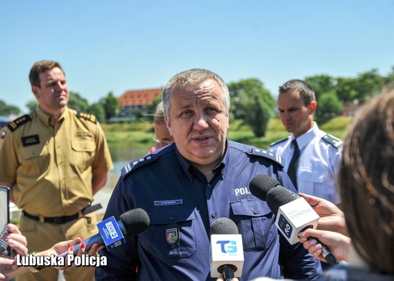 Konferencja prasowa „Bezpieczne wakacje 2022” – lubuscy policjanci gotowi do działania