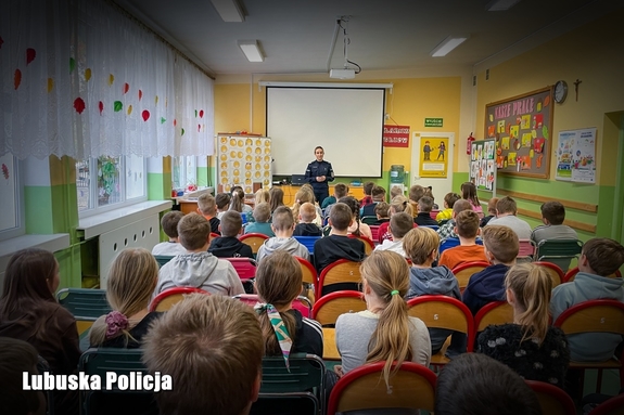 Agresja nigdy nie jest rozwiązaniem problemu! Policyjne działania przeciwko demoralizacji nieletnich