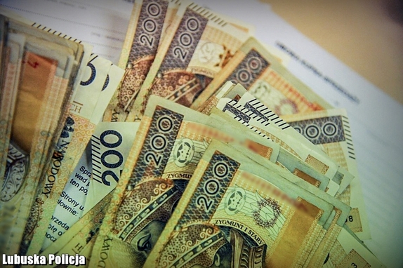 Miał zarobić na papierach wartościowych, stracił 5 tysięcy złotych