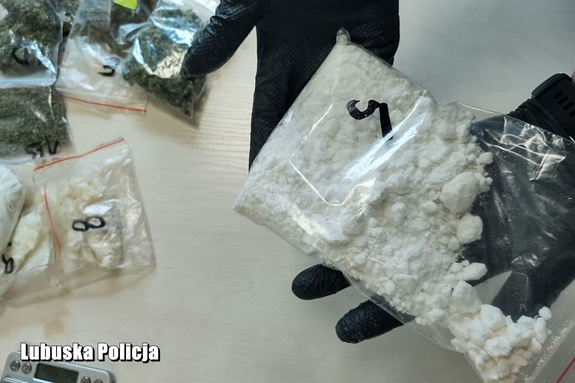 Kryminalni zabezpieczyli ponad pół kilo narkotyków i zatrzymali mężczyznę, który je wytwarzał