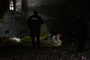 Policjanci i Straż Miejska kontrolują miejsca przebywania osób bezdomnych