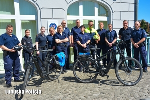 Polscy i niemieccy policjanci podczas praktyk, wspólne zdjęcie