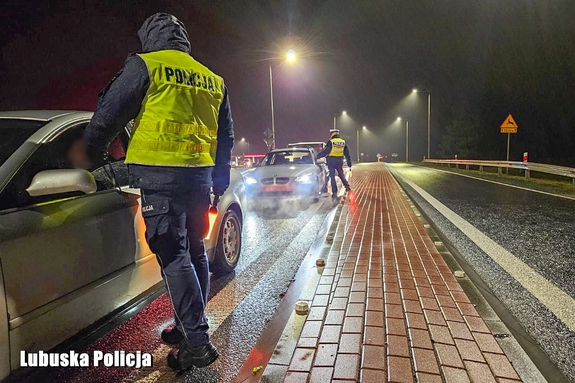 Trzeźwość kierujących pod nadzorem policjantów z drogówki