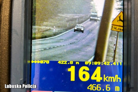 Przekroczył prędkość aż o 74 km/h. Został zatrzymany przez policjantów