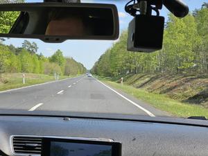 kamera w radiowozie i widok na drogę