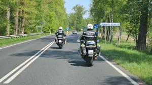 policjanci na motocyklach