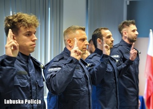 policjanci podczas ślubowania