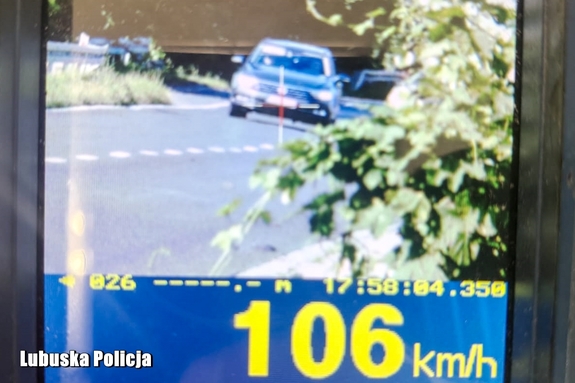 Nietrzeźwy jechał z prędkością 106 km/h — niebezpieczną jazdę zakończyli policjanci