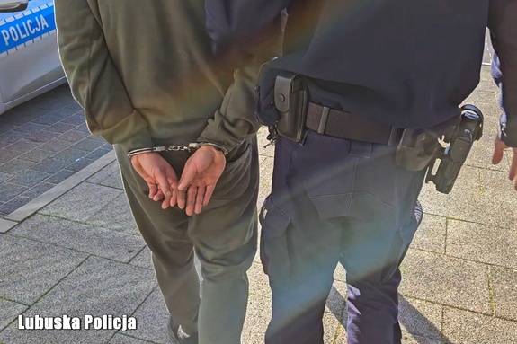 29-latek z trzema zakazami prowadzenia zatrzymany po pościgu w Gubinku