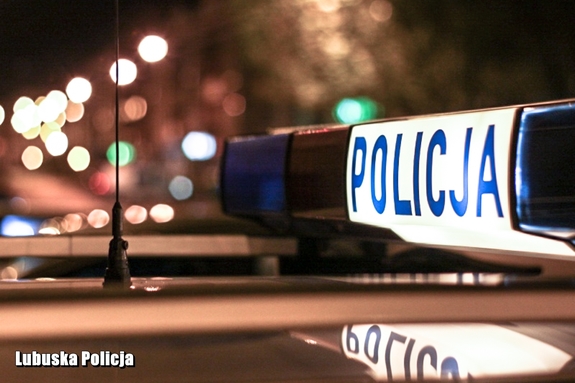 Zakaz prowadzenia, fałszywe tablice i ucieczka. 42 - latek zatrzymany po pościgu