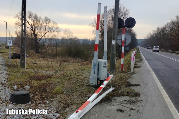 Uszkodził zapory kolejowe i odjechał. Wysoki mandat dla 66-letniego kierowcy ciężarówki